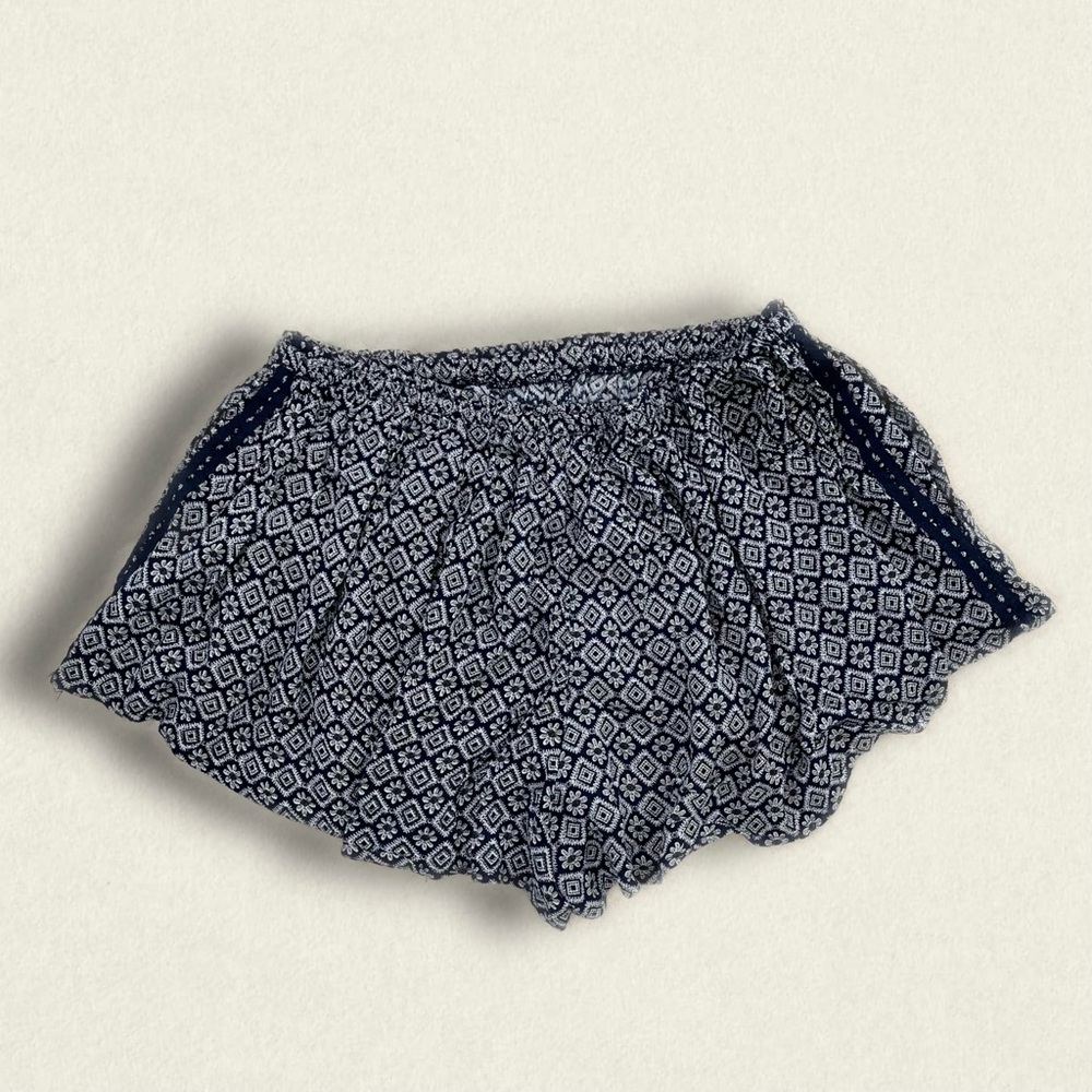 Flowy Shorts - Picture 2 of 4